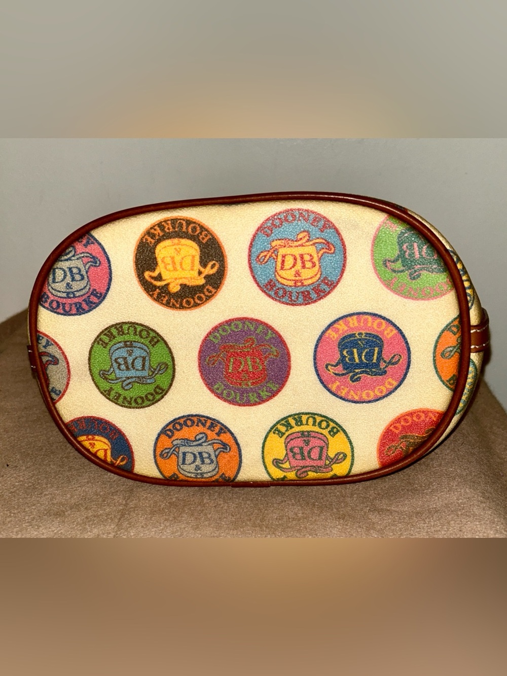 Dooney & Bourke Coated Canvas Medallion Hobo Bag. Y2K - Picture 6 of 8